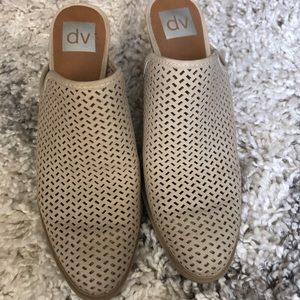 Like new closed toed heels